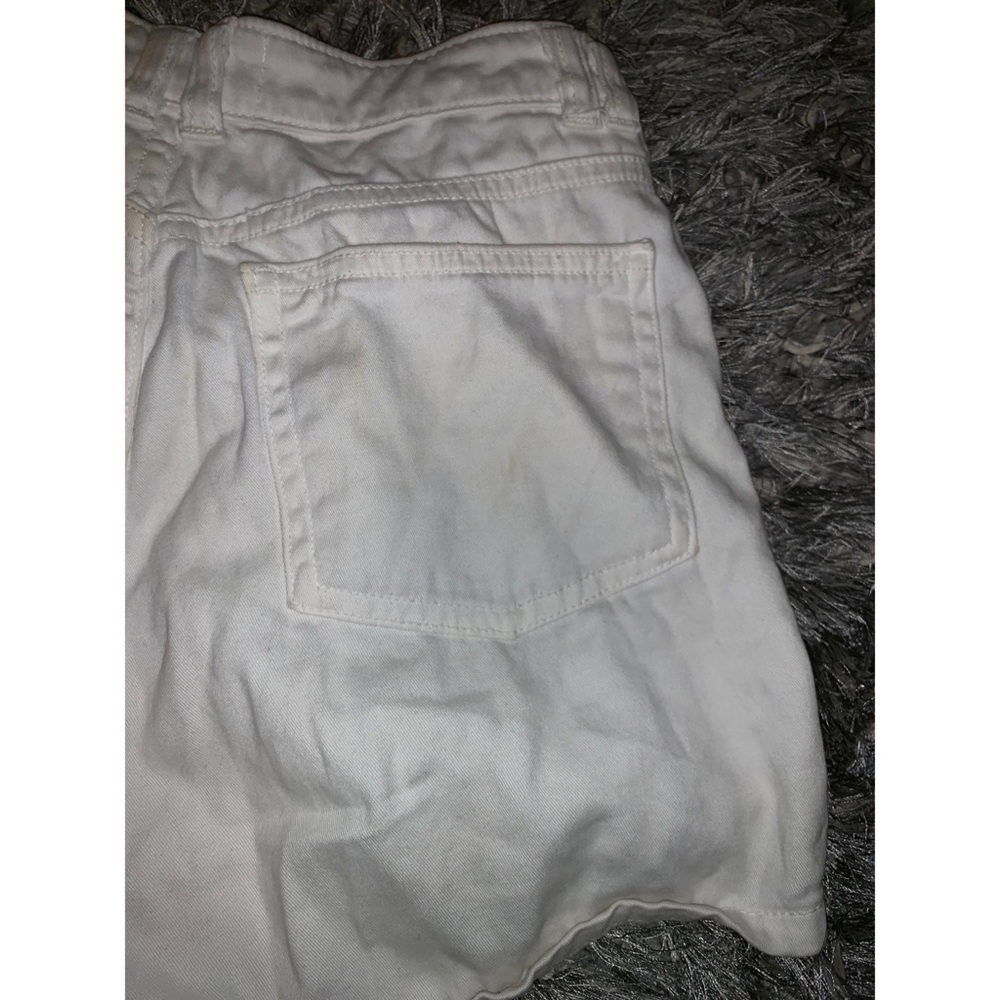 White shorts - Picture 4 of 8